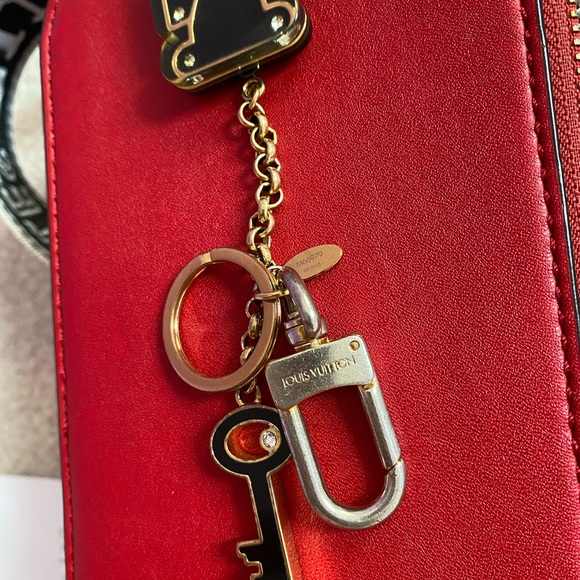❤️🖤 send offer❤️🖤LV  key chain / bag charm - Picture 3 of 9
